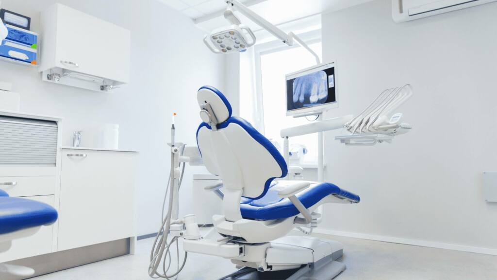 Encontre a melhor clínica odontológica no Centro de Porto Alegre com atendimento completo, preços acessíveis e tecnologia de ponta